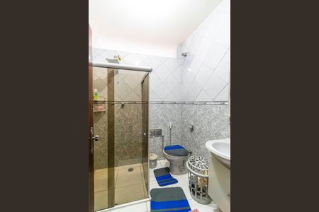 Casa de condomínio à venda com 227m², 3 quartos e 2 vagas Casa de condomínio à venda com 227m², 3 quartos e 2 vagasBanheiro Social 1