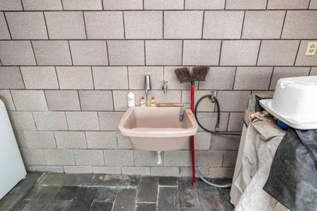 Casa de condomínio à venda com 227m², 3 quartos e 2 vagas Casa de condomínio à venda com 227m², 3 quartos e 2 vagasÁrea de Serviço