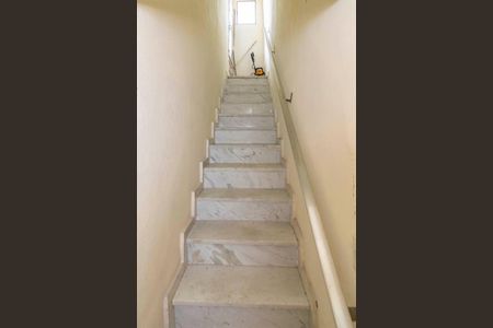 Casa de condomínio à venda com 227m², 3 quartos e 2 vagas Casa de condomínio à venda com 227m², 3 quartos e 2 vagasCorredor do 2º andar - Acesso ao terraço