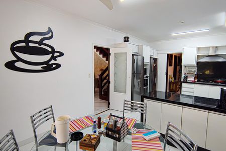 Casa de condomínio à venda com 520m², 6 quartos e 3 vagas Casa de condomínio à venda com 520m², 6 quartos e 3 vagascopa e cozinha