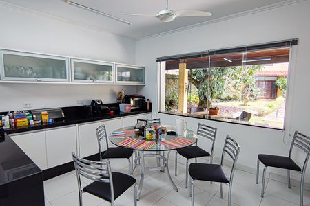 Casa de condomínio à venda com 520m², 6 quartos e 3 vagas Casa de condomínio à venda com 520m², 6 quartos e 3 vagascopa e cozinha