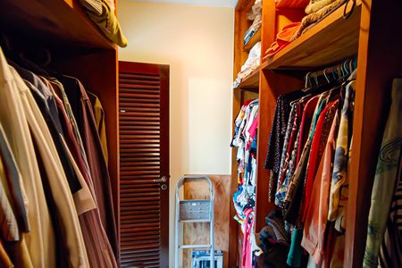 Casa de condomínio à venda com 520m², 6 quartos e 3 vagas Casa de condomínio à venda com 520m², 6 quartos e 3 vagasquarto 5 suite master