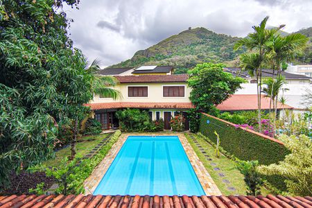 Casa de condomínio à venda com 520m², 6 quartos e 3 vagas Casa de condomínio à venda com 520m², 6 quartos e 3 vagasvaranda