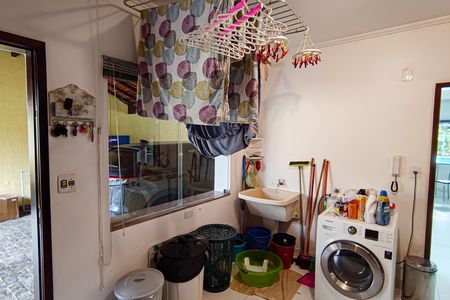 Casa de condomínio à venda com 520m², 6 quartos e 3 vagas Casa de condomínio à venda com 520m², 6 quartos e 3 vagaslavanderia