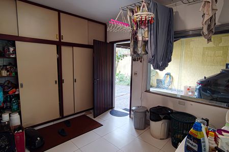 Casa de condomínio à venda com 520m², 6 quartos e 3 vagas Casa de condomínio à venda com 520m², 6 quartos e 3 vagaslavanderia