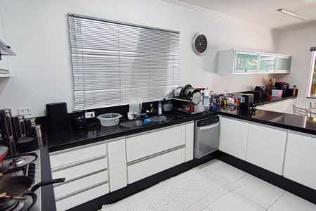 Casa de condomínio à venda com 520m², 6 quartos e 3 vagas Casa de condomínio à venda com 520m², 6 quartos e 3 vagascopa e cozinha