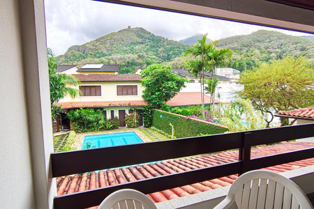 Casa de condomínio à venda com 520m², 6 quartos e 3 vagas Casa de condomínio à venda com 520m², 6 quartos e 3 vagasvaranda