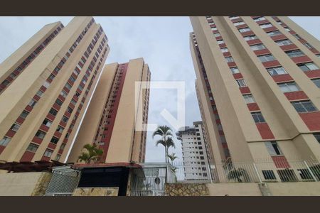 Apartamento à venda com 82m², 2 quartos e 1 vaga Apartamento à venda com 82m², 2 quartos e 1 vagaFachada e portaria