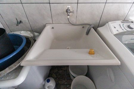 Casa à venda com 223m², 4 quartos e 2 vagas Casa à venda com 223m², 4 quartos e 2 vagasQuintal - Área de Serviço