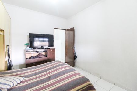 Casa à venda com 223m², 4 quartos e 2 vagas Casa à venda com 223m², 4 quartos e 2 vagasQuarto 4