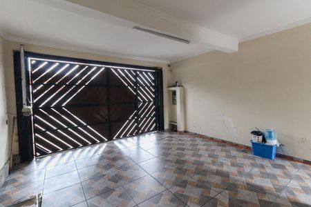 Casa à venda com 223m², 4 quartos e 2 vagas Casa à venda com 223m², 4 quartos e 2 vagasGaragem