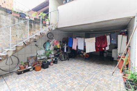 Casa à venda com 223m², 4 quartos e 2 vagas Casa à venda com 223m², 4 quartos e 2 vagasQuintal - Área de Serviço