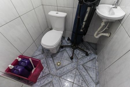 Casa à venda com 223m², 4 quartos e 2 vagas Casa à venda com 223m², 4 quartos e 2 vagasBanheiro de Serviço