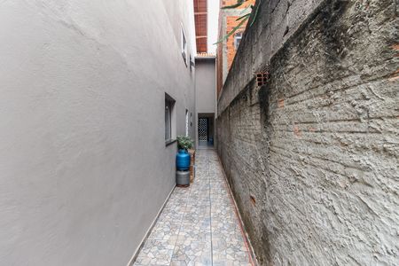 Casa à venda com 223m², 4 quartos e 2 vagas Casa à venda com 223m², 4 quartos e 2 vagasCorredor Externo