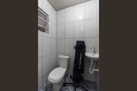 Casa à venda com 223m², 4 quartos e 2 vagas Casa à venda com 223m², 4 quartos e 2 vagasBanheiro de Serviço