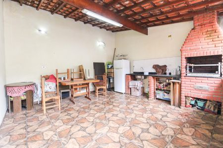 Casa à venda com 223m², 4 quartos e 2 vagas Casa à venda com 223m², 4 quartos e 2 vagasChurrasqueira