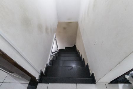 Casa à venda com 223m², 4 quartos e 2 vagas Casa à venda com 223m², 4 quartos e 2 vagasEscada