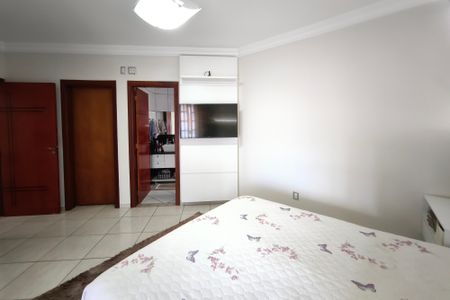 Casa para alugar com 287m², 4 quartos e 4 vagasQuarto Suíte