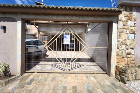 Casa para alugar com 287m², 4 quartos e 4 vagasPLACA INSTALADA NA FACHADA