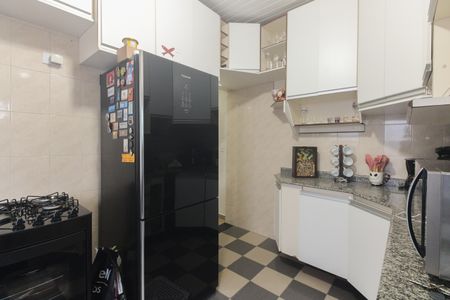 Casa à venda com 180m², 2 quartos e 2 vagas Casa à venda com 180m², 2 quartos e 2 vagasCozinha