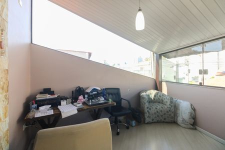 Casa à venda com 180m², 2 quartos e 2 vagas Casa à venda com 180m², 2 quartos e 2 vagasVaranda - Sala