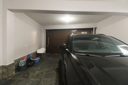 Casa à venda com 180m², 2 quartos e 2 vagas Casa à venda com 180m², 2 quartos e 2 vagasGaragem