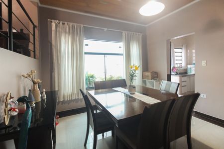 Casa à venda com 180m², 2 quartos e 2 vagas Casa à venda com 180m², 2 quartos e 2 vagasSala de Jantar