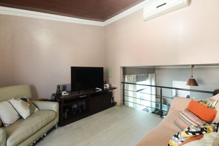 Casa à venda com 180m², 2 quartos e 2 vagas Casa à venda com 180m², 2 quartos e 2 vagasSala