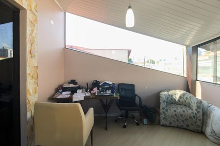 Casa à venda com 180m², 2 quartos e 2 vagas Casa à venda com 180m², 2 quartos e 2 vagasVaranda - Sala