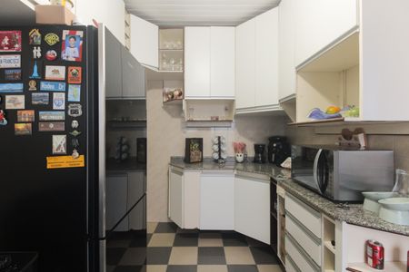 Casa à venda com 180m², 2 quartos e 2 vagas Casa à venda com 180m², 2 quartos e 2 vagasCozinha