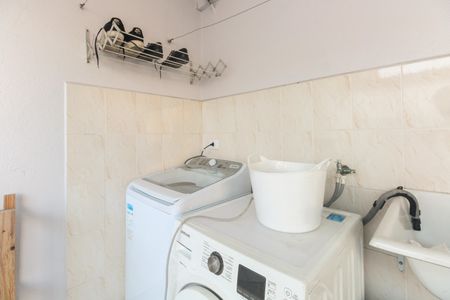 Casa à venda com 180m², 2 quartos e 2 vagas Casa à venda com 180m², 2 quartos e 2 vagasÁrea de Serviço