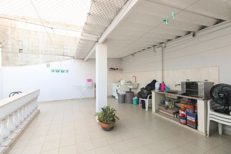 Casa à venda com 180m², 2 quartos e 2 vagas Casa à venda com 180m², 2 quartos e 2 vagasTerraço