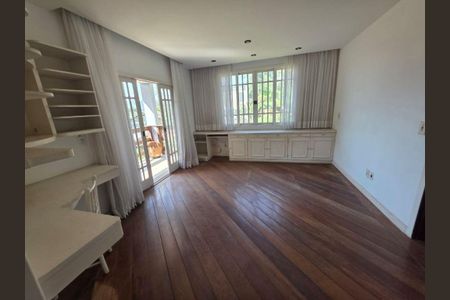 Casa à venda com 3 quartos, 520m² em Itaipu, Niterói