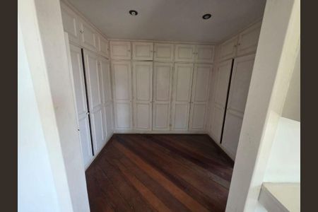 Casa à venda com 3 quartos, 520m² em Itaipu, Niterói