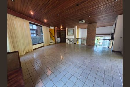 Casa à venda com 3 quartos, 520m² em Itaipu, Niterói