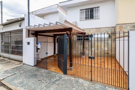 Casa para alugar com 132m², 3 quartos e 2 vagasFachada 