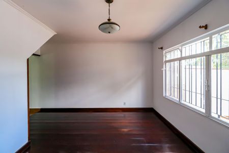 Casa para alugar com 132m², 3 quartos e 2 vagasSala