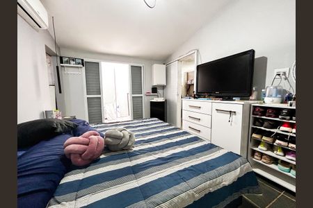 Suíte de casa à venda com 3 quartos, 196m² em Chácara Flora, São Paulo