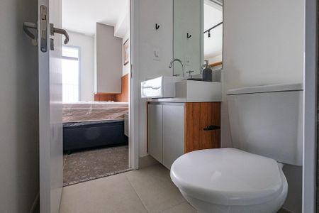 Banheiro de kitnet/studio para alugar com 1 quarto, 26m² em Pinheiros, São Paulo