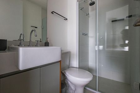 Banheiro de kitnet/studio para alugar com 1 quarto, 26m² em Pinheiros, São Paulo