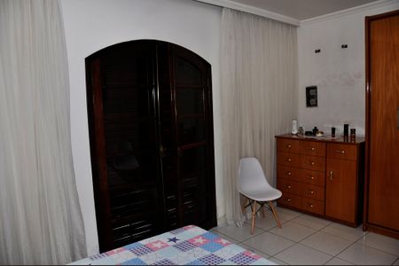 Casa para alugar com 235m², 3 quartos e 2 vagasSuíte