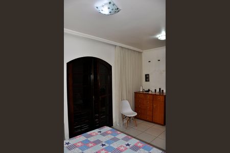 Casa para alugar com 235m², 3 quartos e 2 vagasSuíte