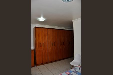 Casa para alugar com 235m², 3 quartos e 2 vagasSuíte