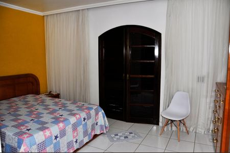 Casa para alugar com 235m², 3 quartos e 2 vagasSuíte