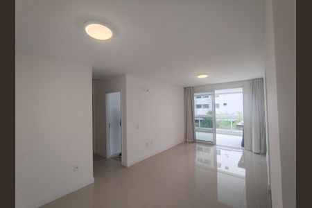 Sala de apartamento para alugar com 2 quartos, 85m² em Barra da Tijuca, Rio de Janeiro