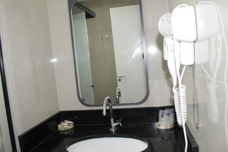 banheiro  de apartamento para alugar com 1 quarto, 35m² em Consolação, São Paulo