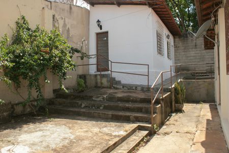 Casa à venda com 128m², 5 quartos e 1 vagaÁrea externa