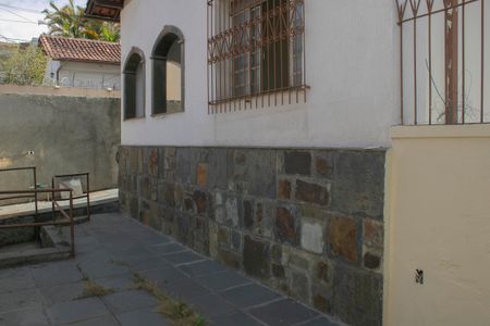 Casa à venda com 128m², 5 quartos e 1 vagaÁrea externa