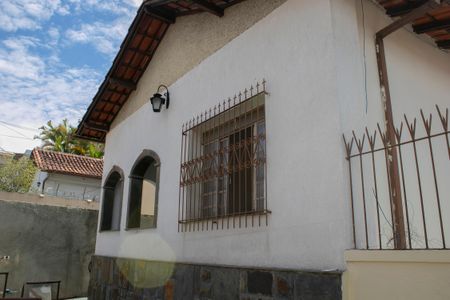 Casa à venda com 128m², 5 quartos e 1 vagaÁrea externa