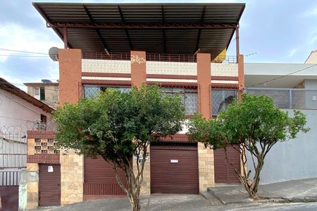 Casa para alugar com 400m², 4 quartos e 2 vagas Casa para alugar com 400m², 4 quartos e 2 vagasFachada